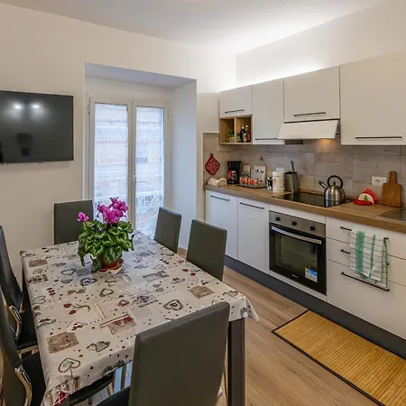 Domus Dino 아파트